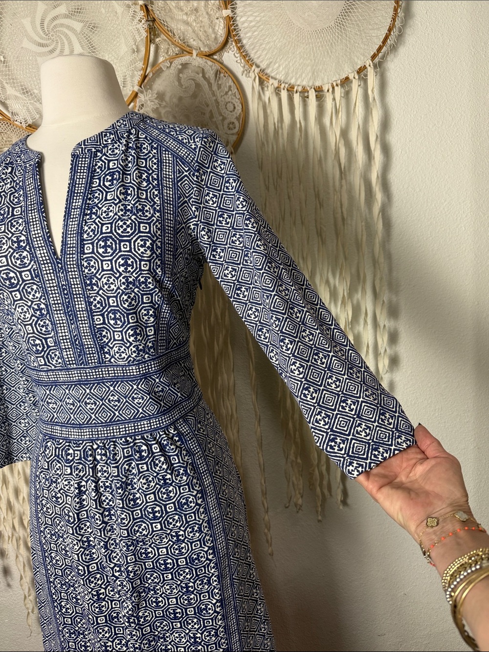 J. McLaughlin Blue and White 3/4 Sleeve Printed Dress Size Small - Picture 3 of 11